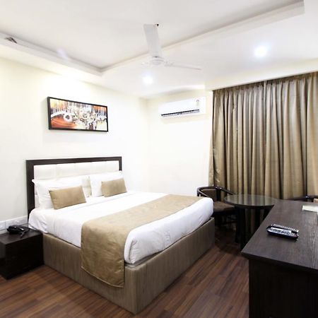 Genx Usha Kiran Agra Hotel Агра Екстериор снимка