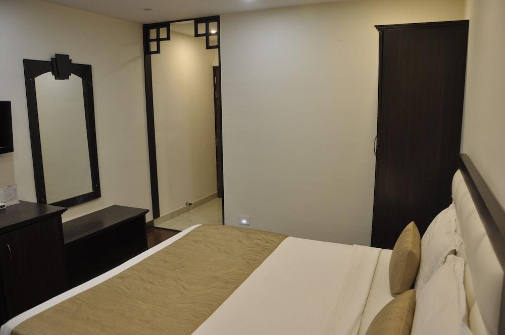 Genx Usha Kiran Agra Hotel Агра Екстериор снимка