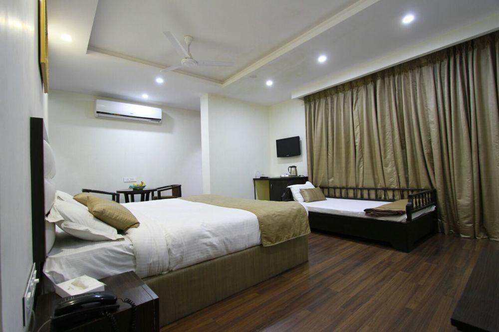 Genx Usha Kiran Agra Hotel Агра Екстериор снимка