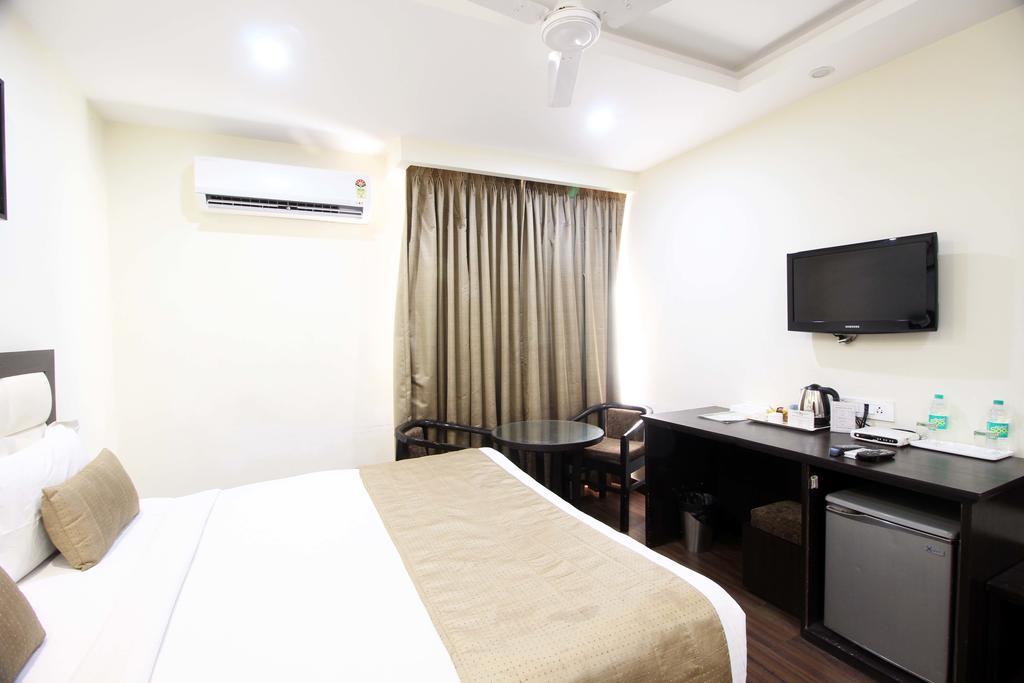 Genx Usha Kiran Agra Hotel Агра Екстериор снимка