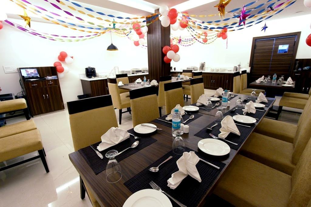 Genx Usha Kiran Agra Hotel Агра Екстериор снимка