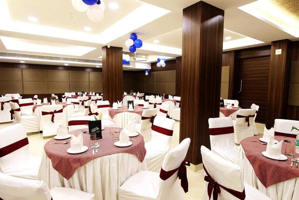 Genx Usha Kiran Agra Hotel Агра Екстериор снимка