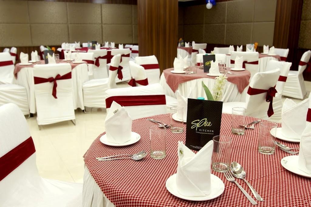 Genx Usha Kiran Agra Hotel Агра Екстериор снимка