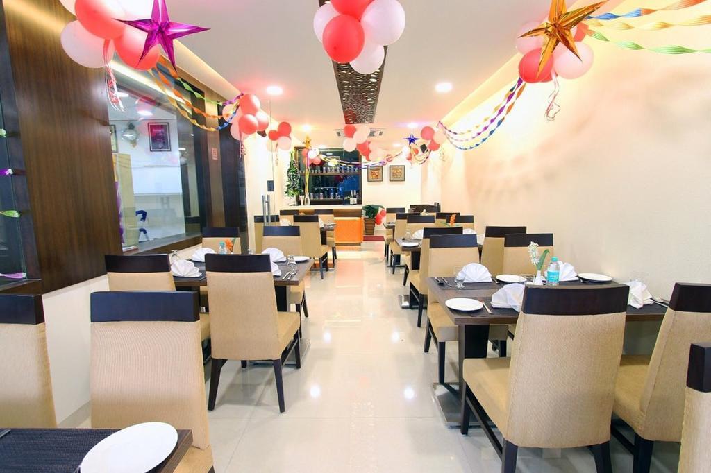 Genx Usha Kiran Agra Hotel Агра Екстериор снимка