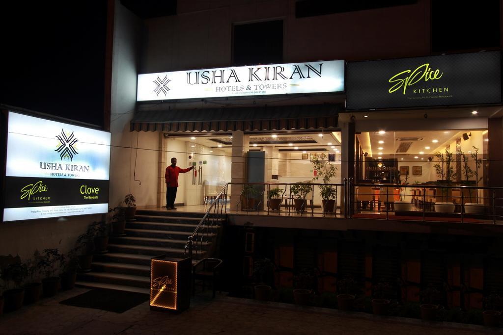 Genx Usha Kiran Agra Hotel Агра Екстериор снимка