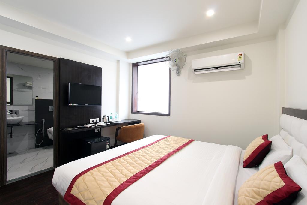 Genx Usha Kiran Agra Hotel Агра Екстериор снимка