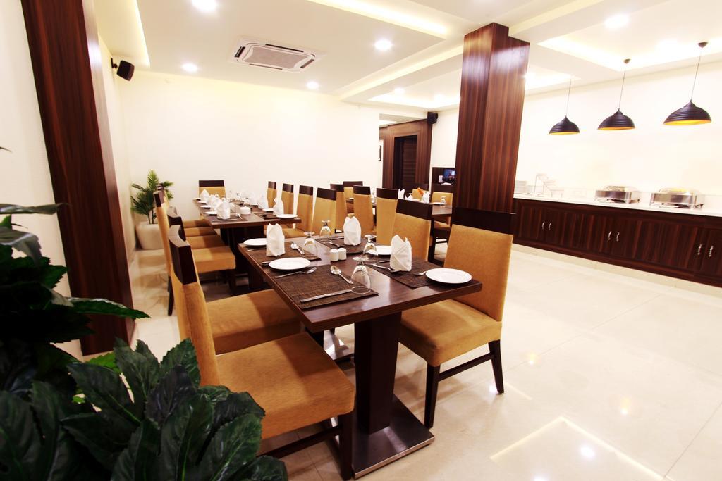 Genx Usha Kiran Agra Hotel Агра Екстериор снимка
