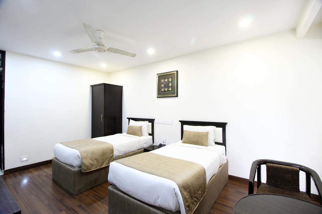 Genx Usha Kiran Agra Hotel Агра Екстериор снимка