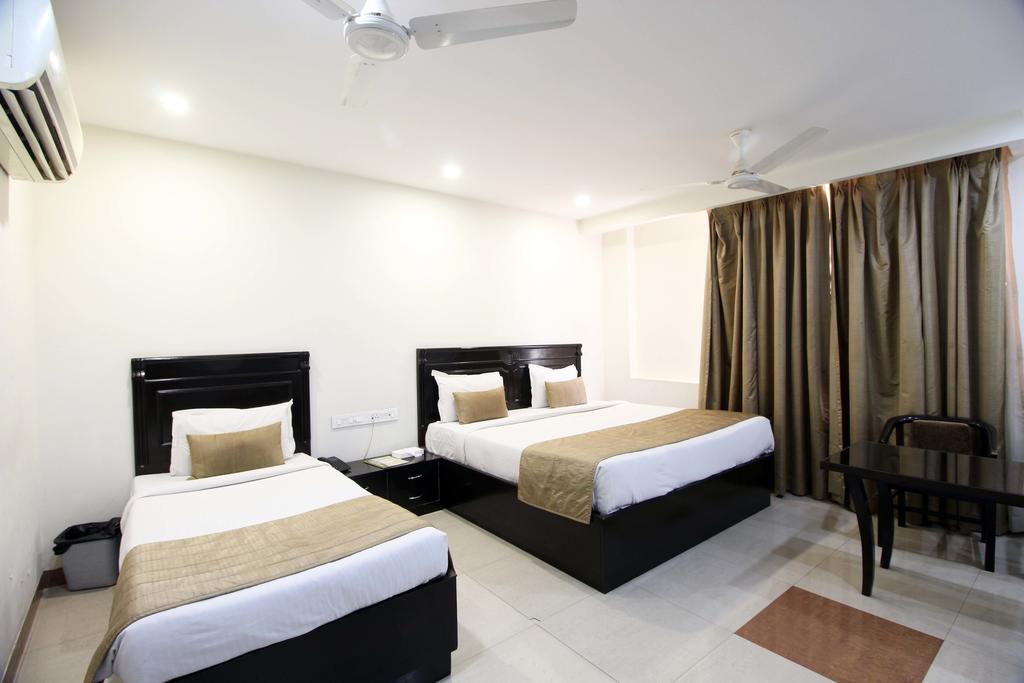 Genx Usha Kiran Agra Hotel Агра Екстериор снимка