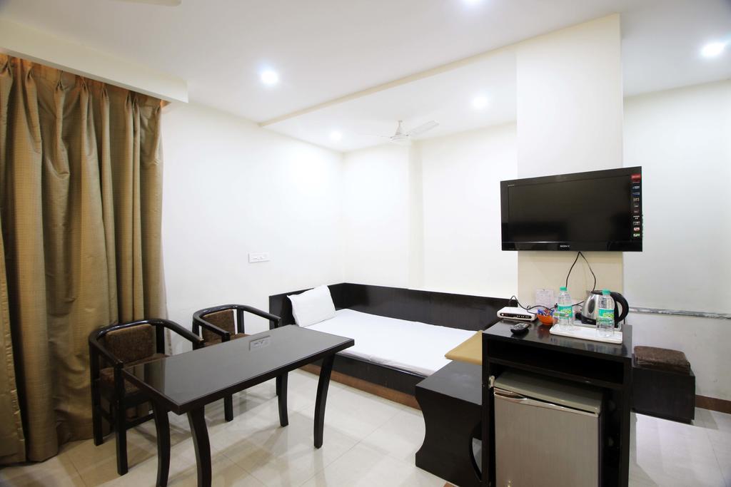 Genx Usha Kiran Agra Hotel Агра Екстериор снимка