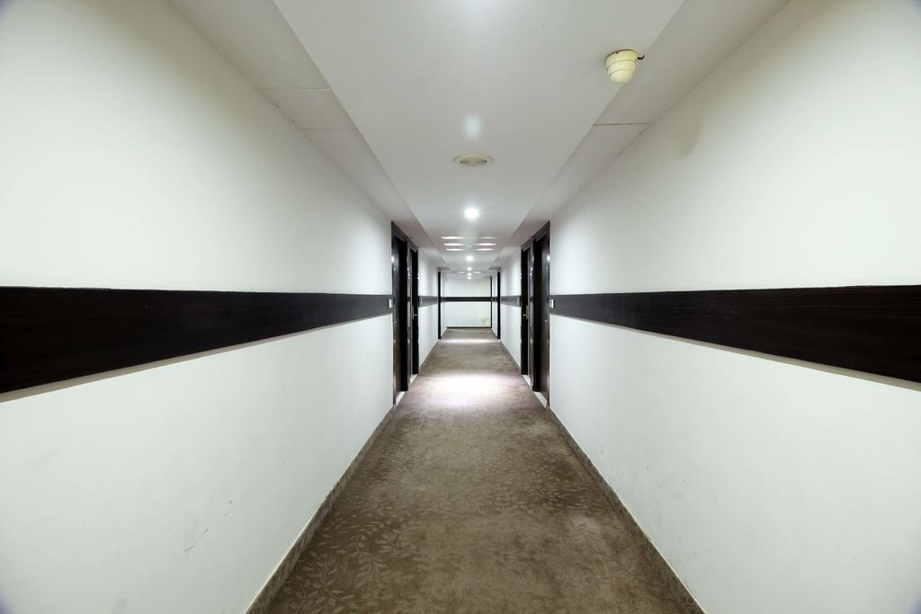 Genx Usha Kiran Agra Hotel Агра Екстериор снимка