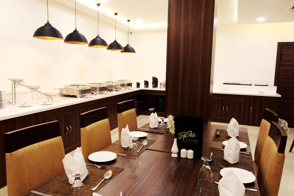 Genx Usha Kiran Agra Hotel Агра Екстериор снимка