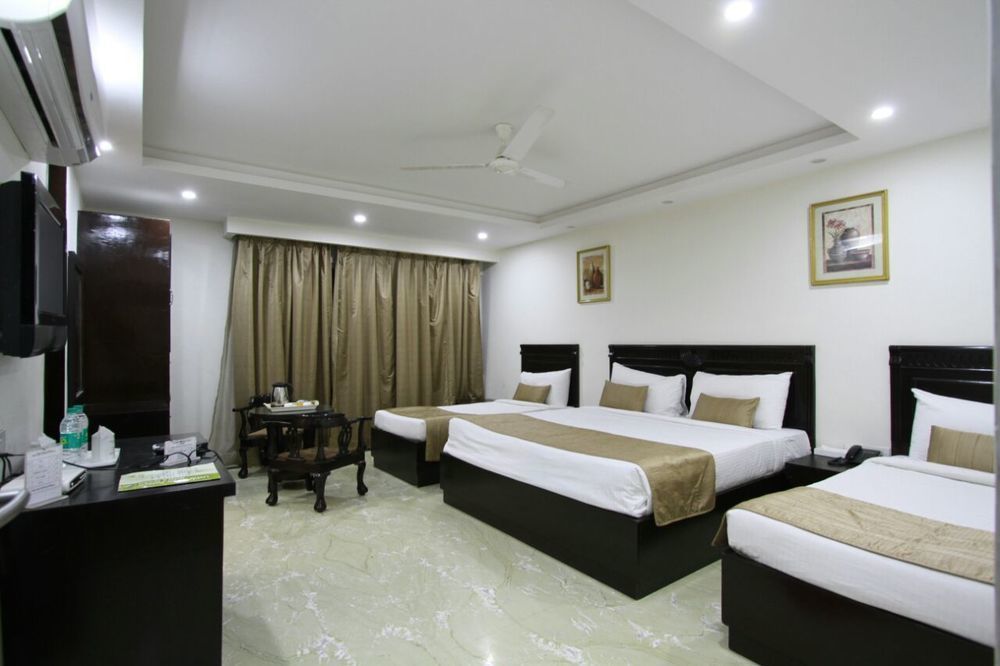 Genx Usha Kiran Agra Hotel Агра Екстериор снимка