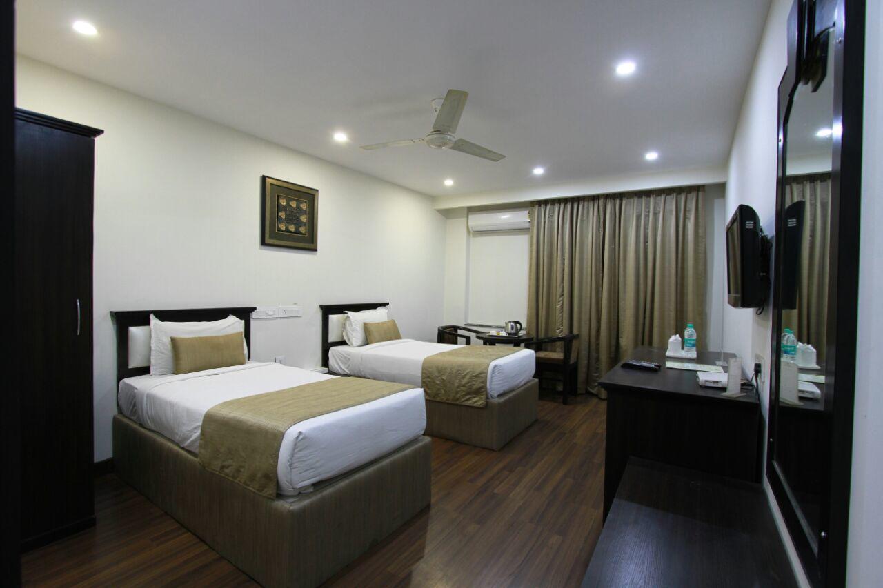 Genx Usha Kiran Agra Hotel Агра Екстериор снимка