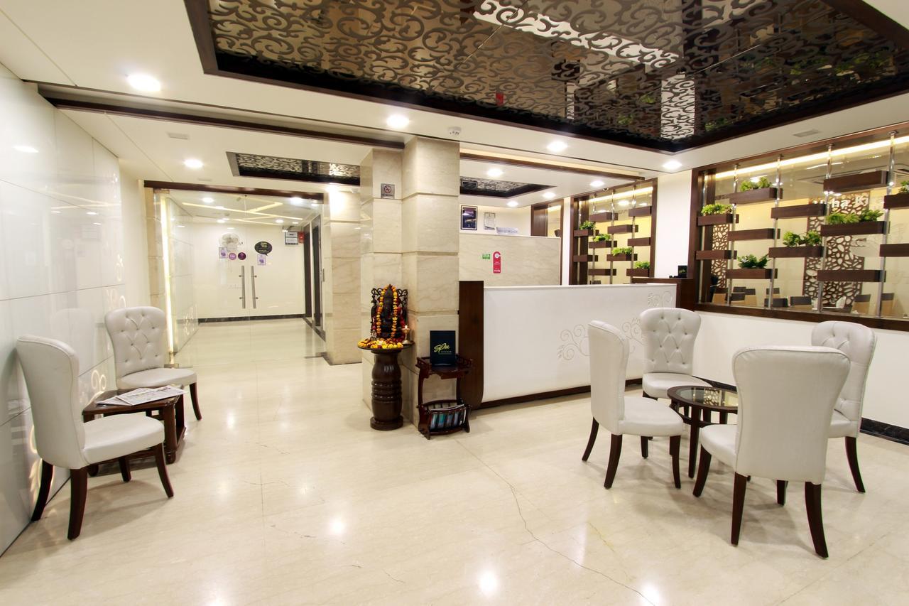 Genx Usha Kiran Agra Hotel Агра Екстериор снимка