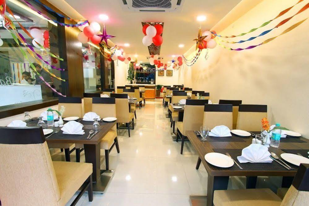 Genx Usha Kiran Agra Hotel Агра Екстериор снимка