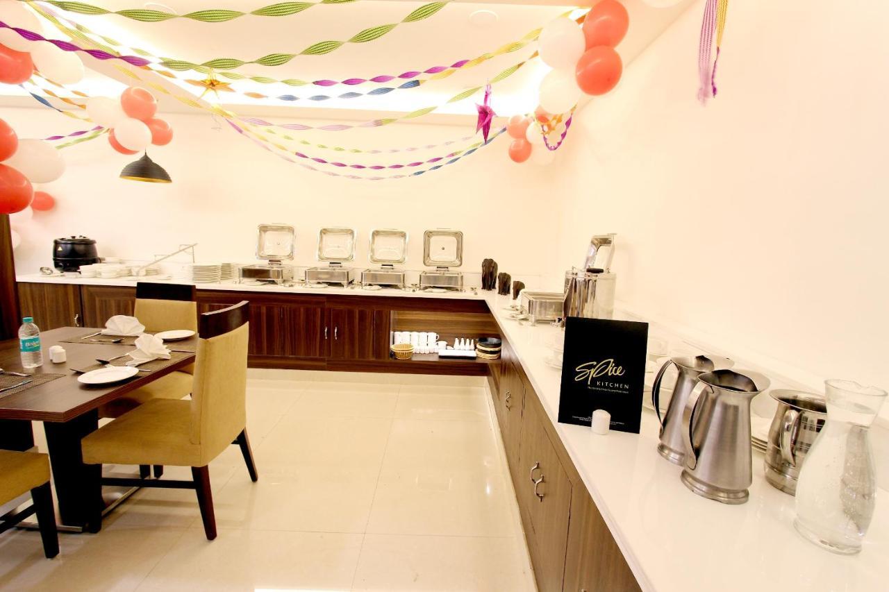Genx Usha Kiran Agra Hotel Агра Екстериор снимка