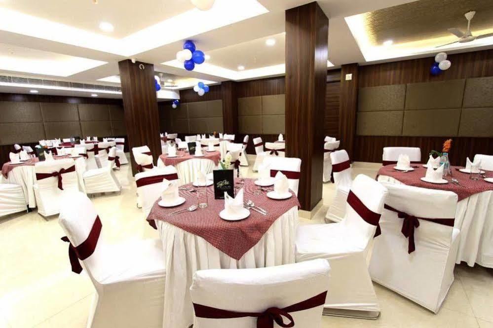 Genx Usha Kiran Agra Hotel Агра Екстериор снимка